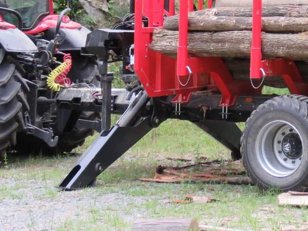 traktorska-šumarska-prikolica-šumarstvo