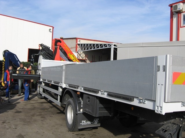 Palfinger dizalica PK 10000 C i tovarni sanduk za Daus truck – Tron