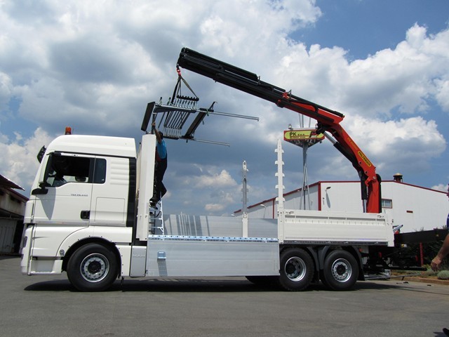 Palfinger dizalica PK 20001 i tovarni sanduk za tvrtku Velebit Promet