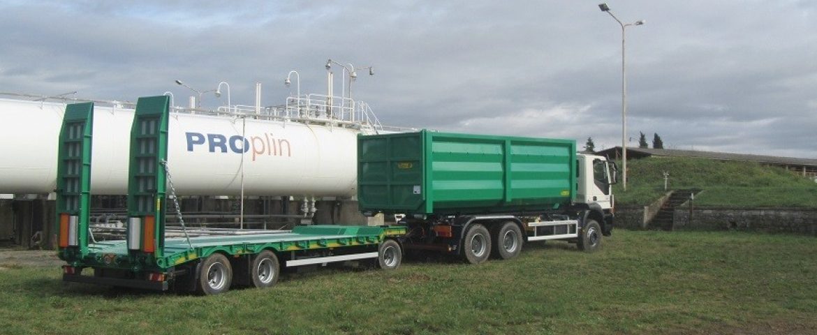 Palfinger navlakač kontejnera T 18 sa kontejnerom i niskopodnom prikolicom PSR 330 za Fond za zaštitu okoliša i energetsku učinkovitost